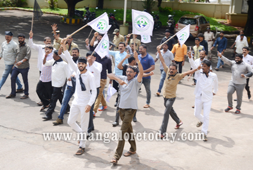 NRSS portray black flag against Sadananda Gowda and Veerappa Moily 1